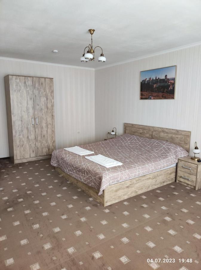 Apart-Hotel 24/7 Kamjanets-Podilskyi Eksteriør billede
