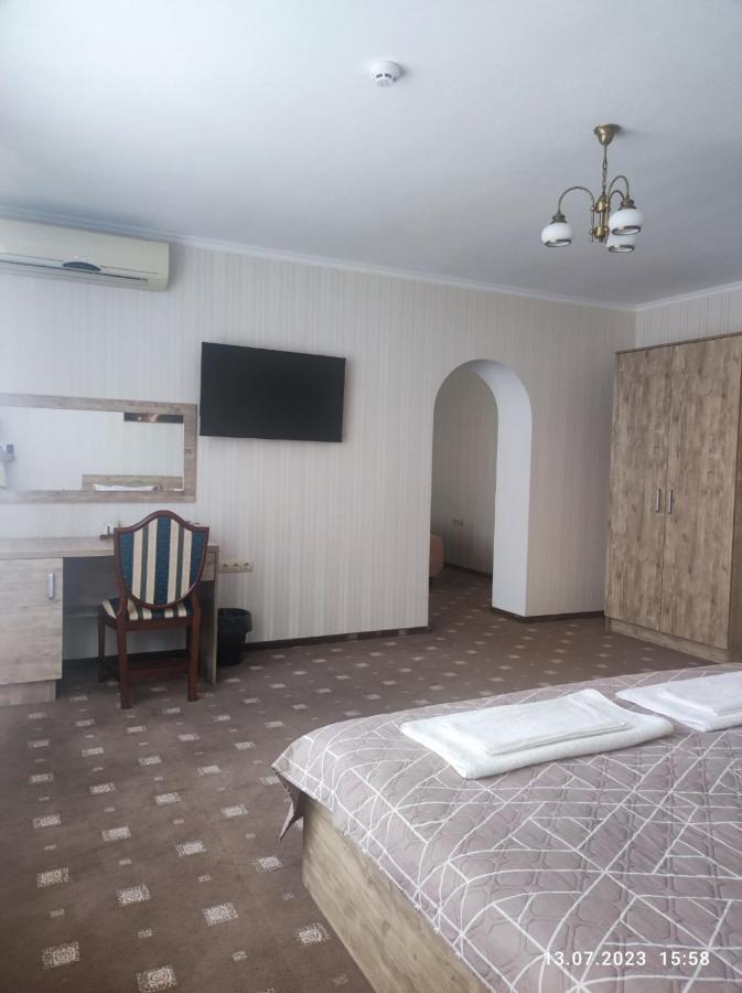 Apart-Hotel 24/7 Kamjanets-Podilskyi Eksteriør billede