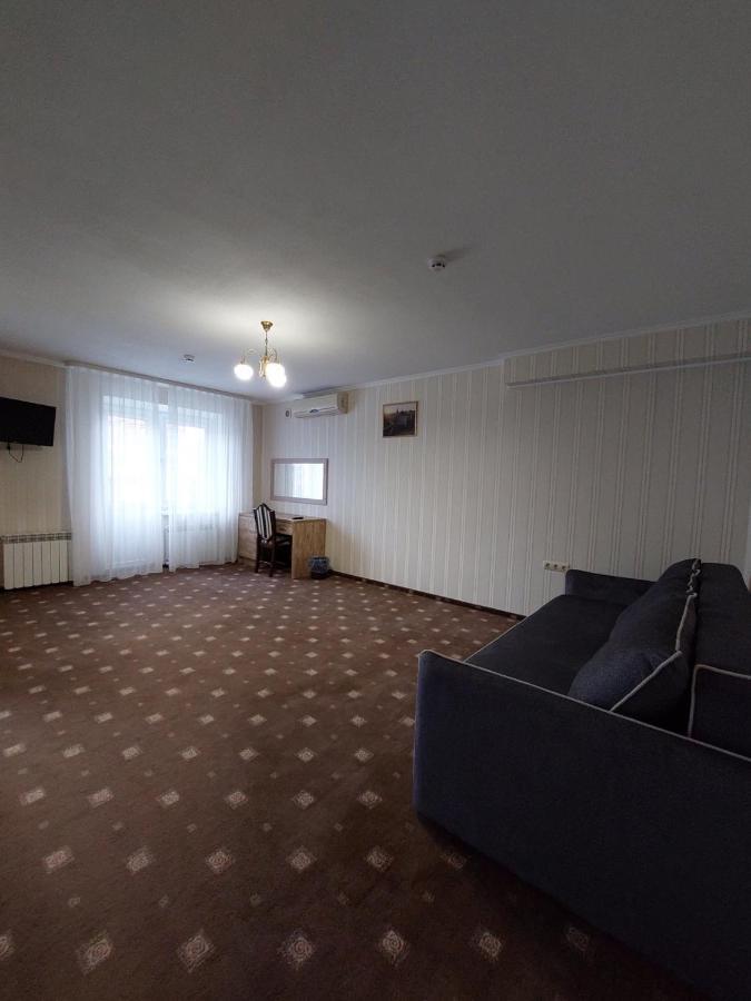 Apart-Hotel 24/7 Kamjanets-Podilskyi Eksteriør billede